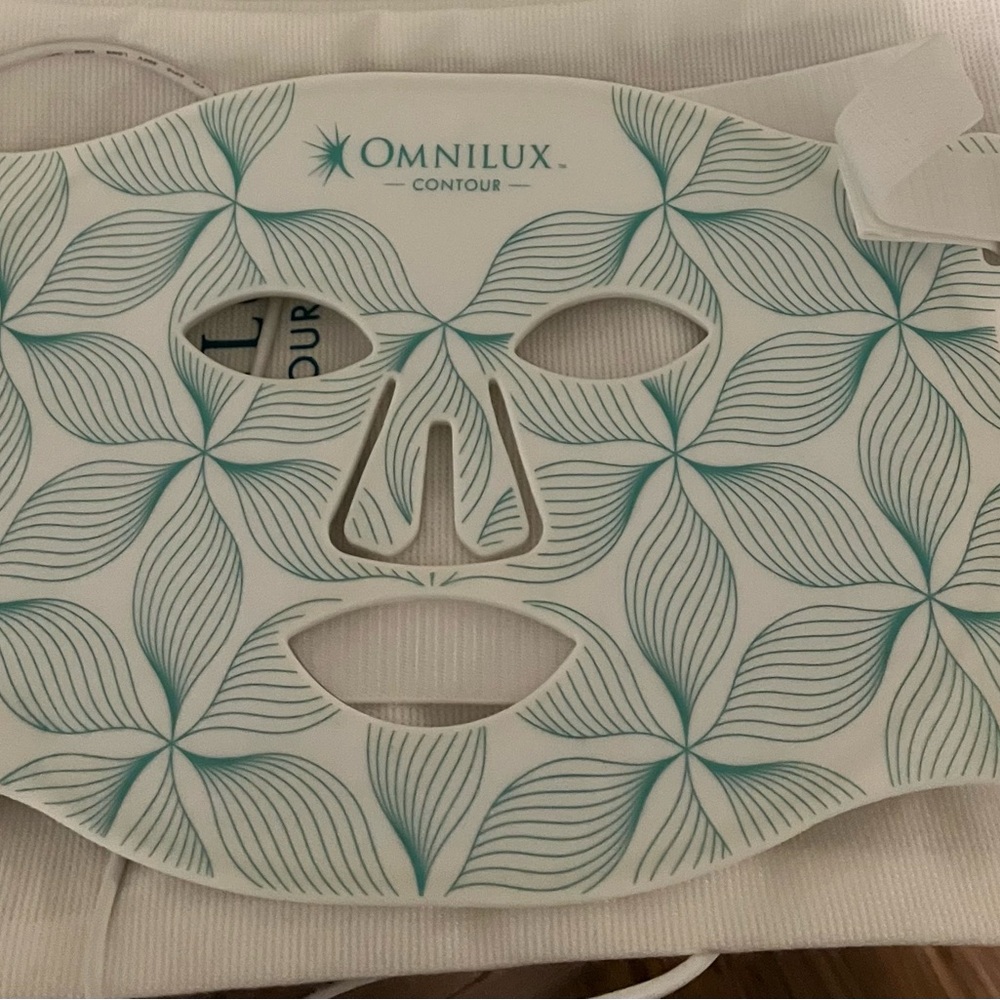 Omnilux Contour White and Green Skincare Mask